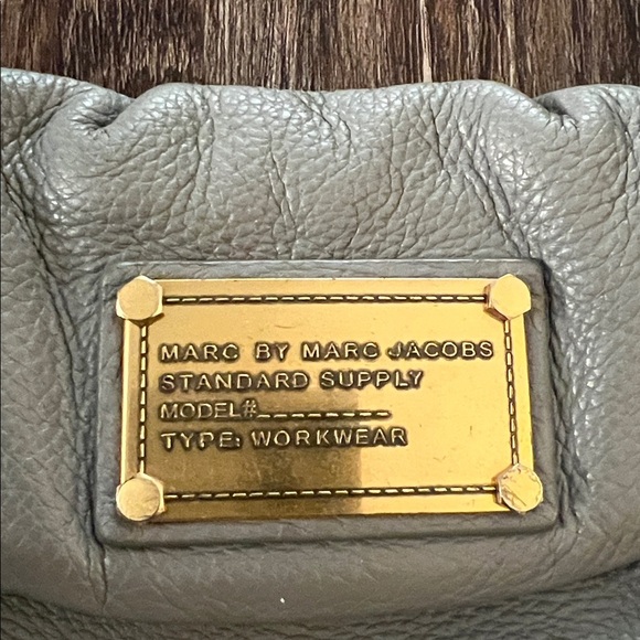 Marc By Marc Jacobs Gray Leather Bag with Gold Accents - Picture 3 of 9